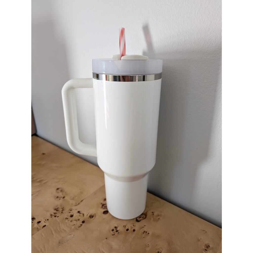 Stanley Mistletoe Twist Quencher 40oz Tumbler - Mint Condition - Limited Edition - Picture 3 of 5